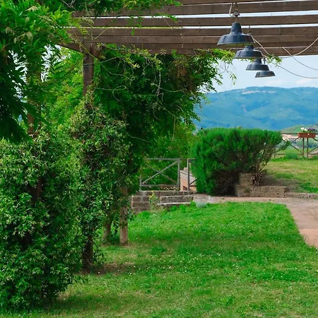 مزرعة للإقامة Casale Beatrice Degli Ulivi *